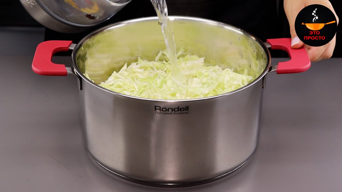 Фото можно листать влево