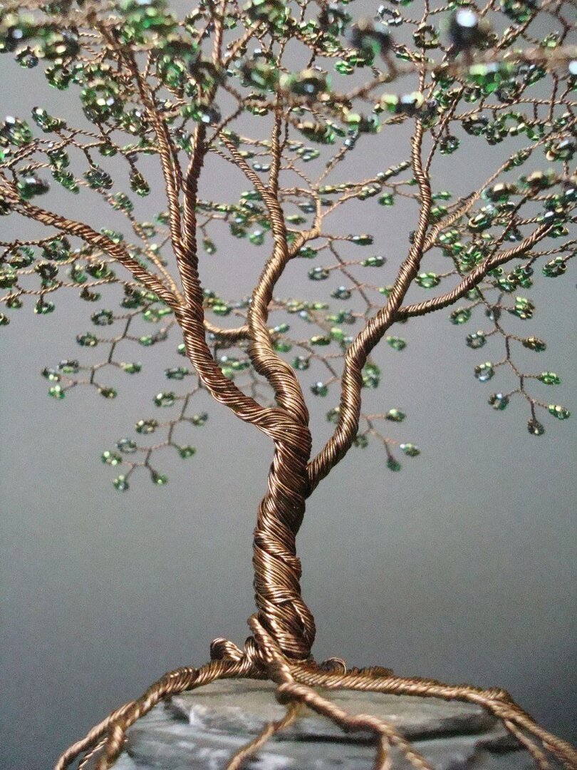 Дерево из проволоки с бусинами
