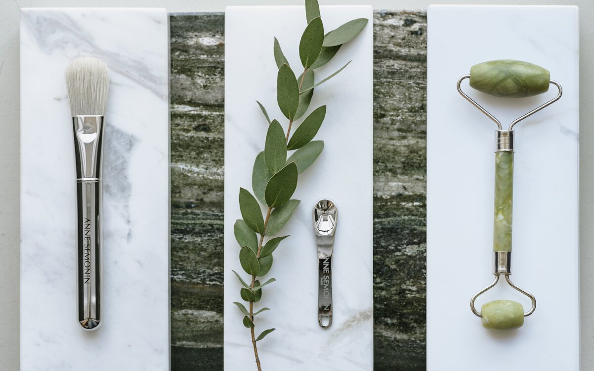     Ароматы с восточным характером, кофейные патчи и средства от выпадения волос: бьюти-новинки ноября