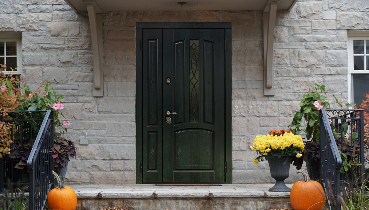 Размер окна может быть разным: от узкой щелочки до почти целого проема