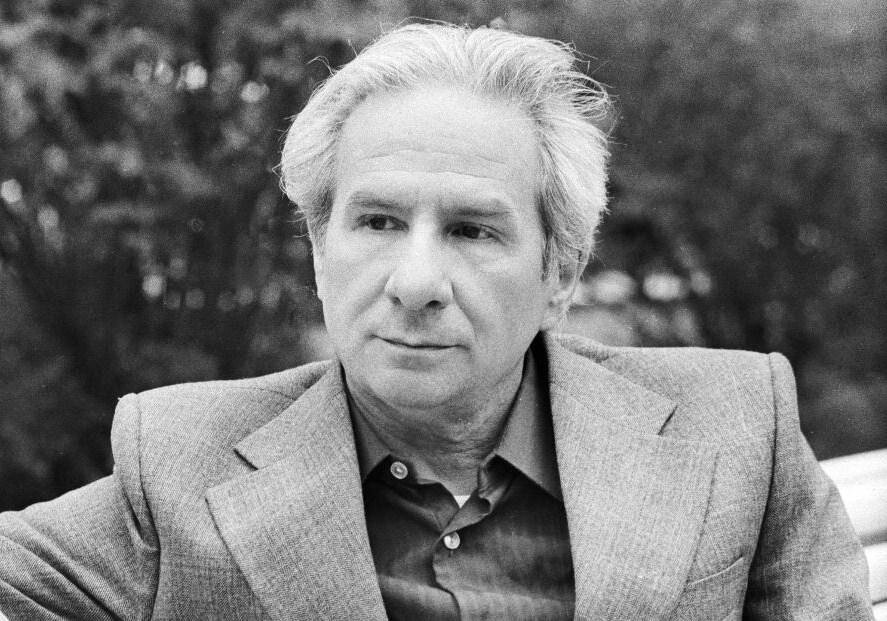 Драматург Александр Володин в сценарии "Осеннего марафона" рассказал историю из своей жизни. Фото из открытого источника