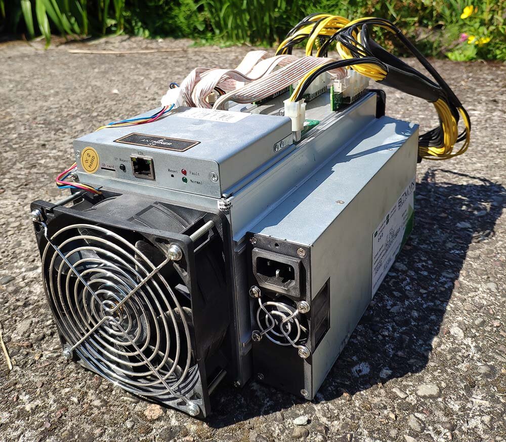 Так выглядит Bitmain Antminer S9 