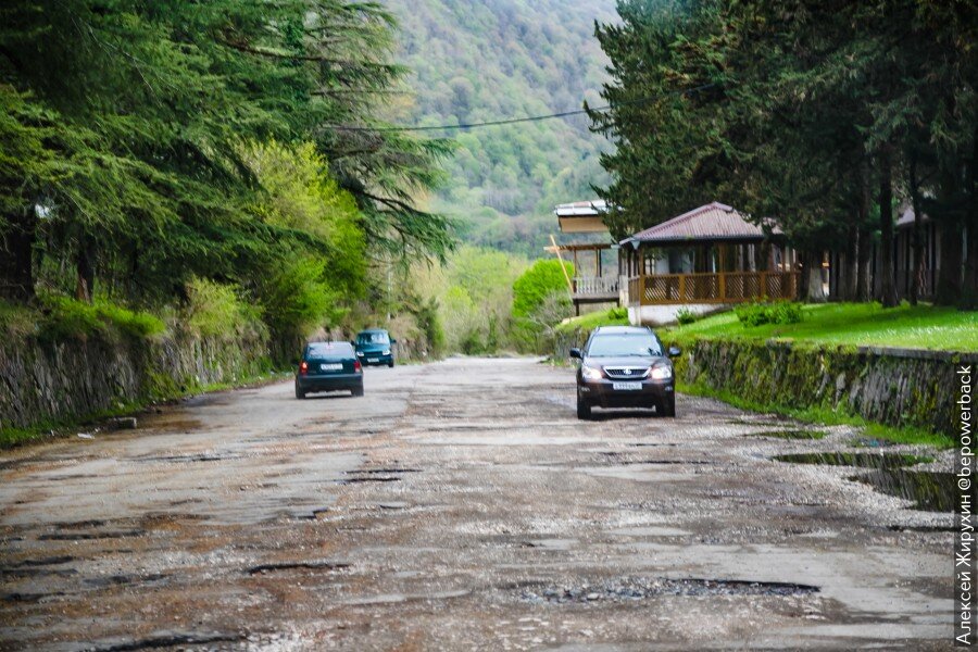 Погода в ткуарчале на 10 дней. Город Ткуарчал Абхазия. Ткуарчал Абхазия фото сейчас. Радоновый источник в Абхазии в Ткуарчале. Люди живут в Абхазии.