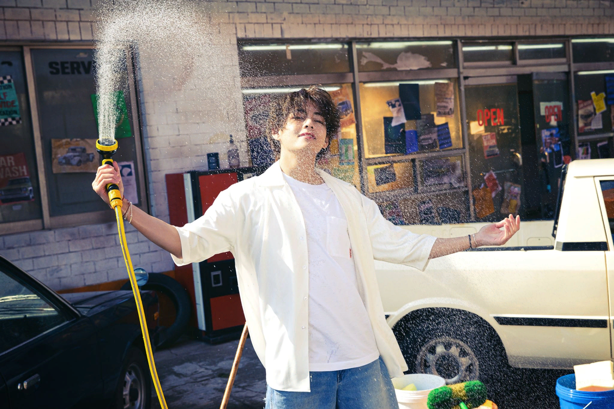 V как голливудский актёр.