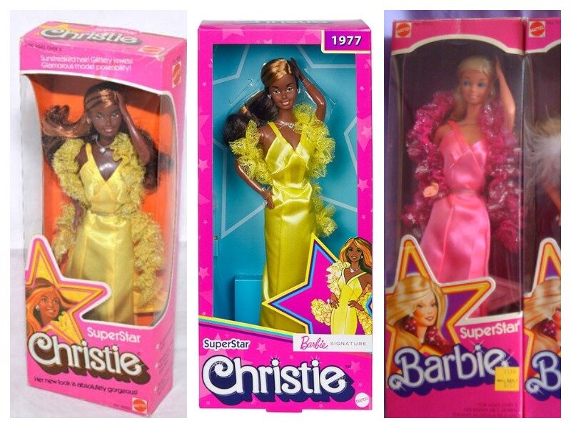 По краям куклы из 1977 года в старых коробках. По центру новинка, в новой коробке