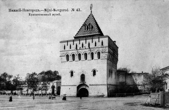 Дмитриевская башня Нижегородского кремля, где изначально располагался Нижегородский городской художественный и исторический музей
