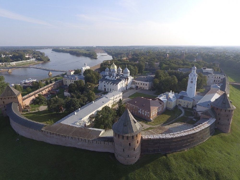Новгородский Кремль (Детинец). Источник: "Википедия"