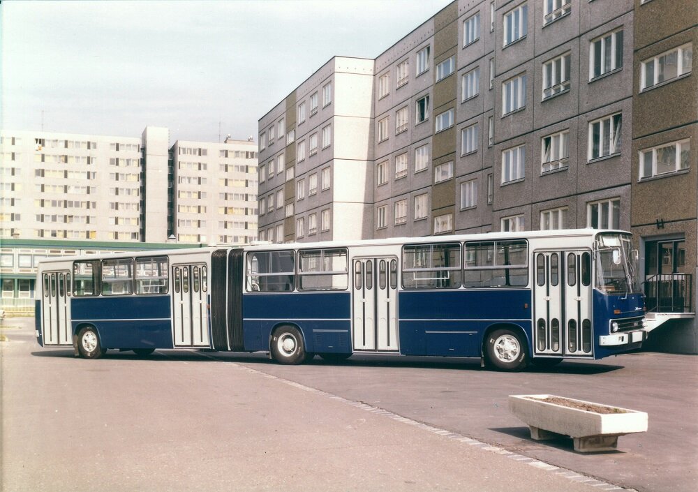 ▲ Один из первых образцов Ikarus 282.00 на фотосессии 