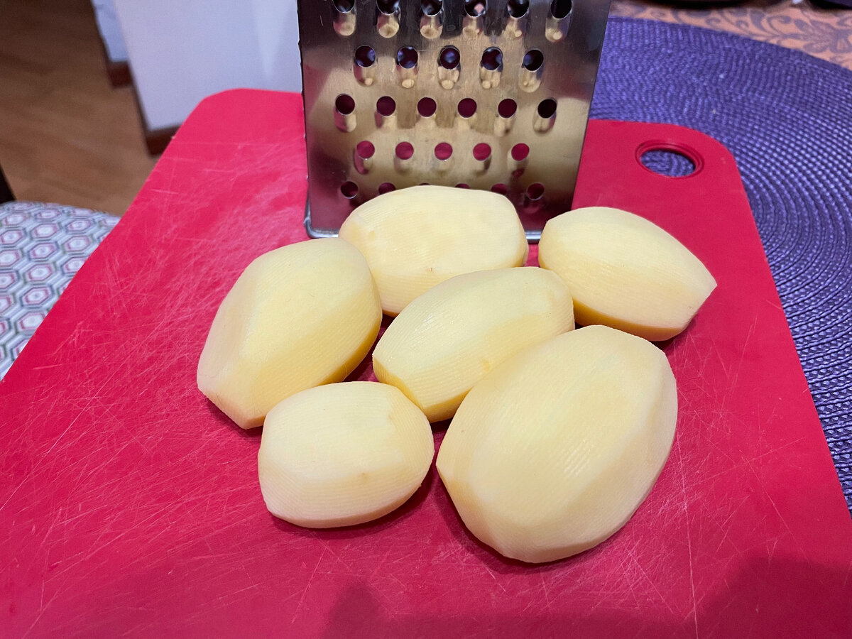 Подготавливаем картофель (листайте галерею)