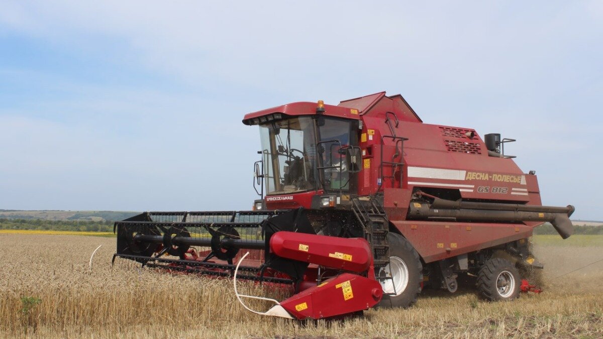 Зерноуборочный комбайн GS812 ДЕСНА-ПОЛЕСЬЕ производства Брянсксельмаш 