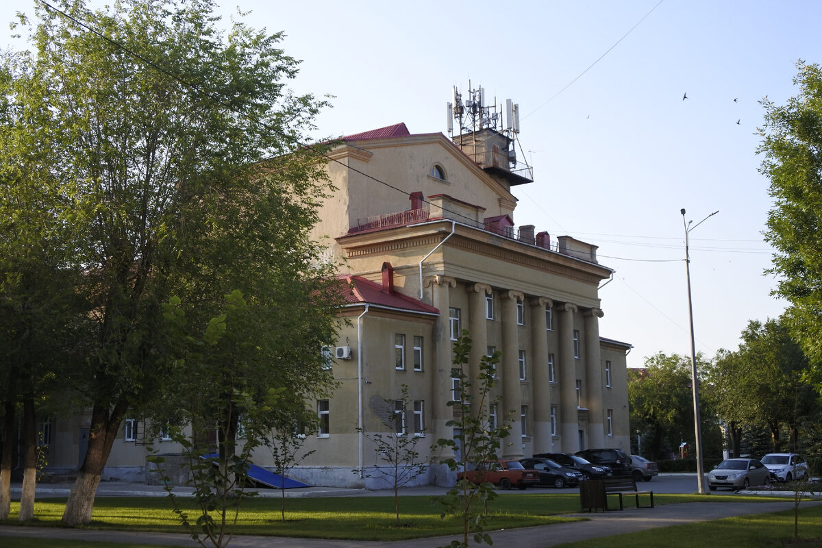 Город Новокуйбышевск Самарской области совершенно теряется на фоне прочих городов области, в первую очередь - самой Самары, спутником которой он является.-25-3