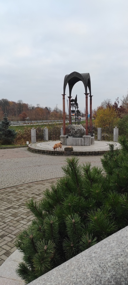 Не погост, конечно, но рядом с замком должно было быть что-то такое