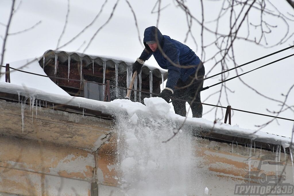 Очистка крыш от снега в Москве — кровельщиков, отзывов на Профи