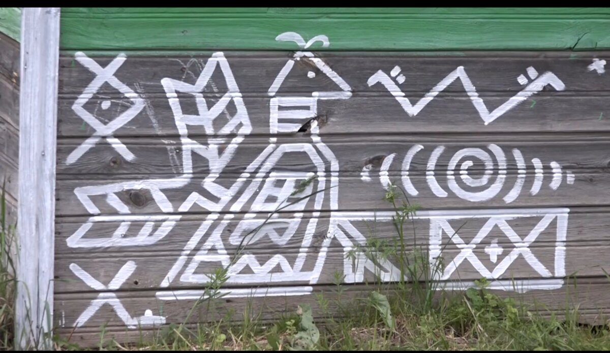 Авторская роспить на фасаде дома