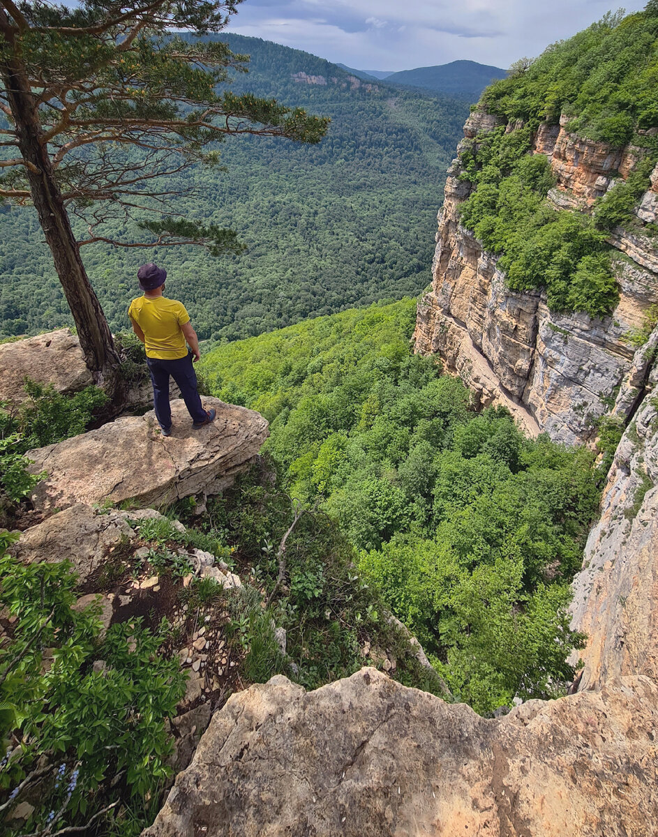 вид со Смотровой площадки на Орлиную полку. Мезмай