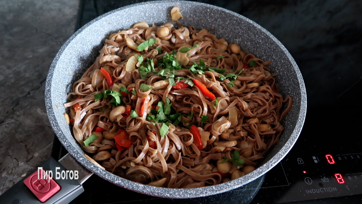 Гречневая лапша (соба) с грибами и овощами. Постный рецепт приготовления  собы | Пир Богов | Дзен