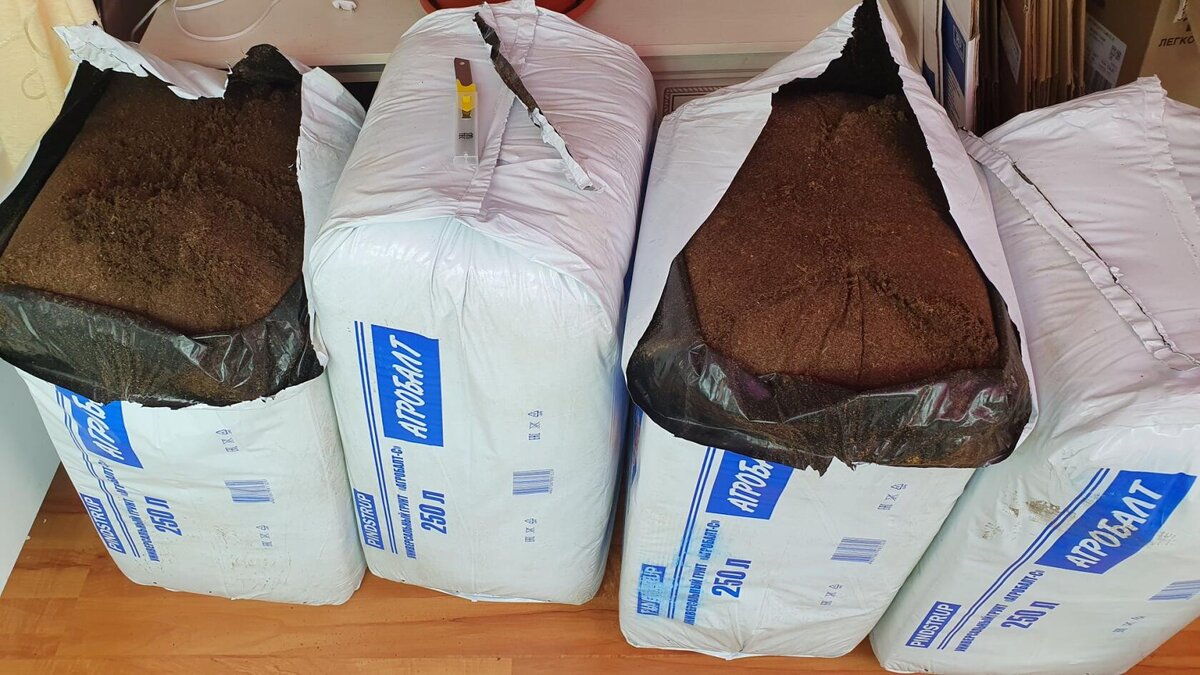 Грунт я не просеиваю фракция отличная мелкая , рукам приятно с такой работать 