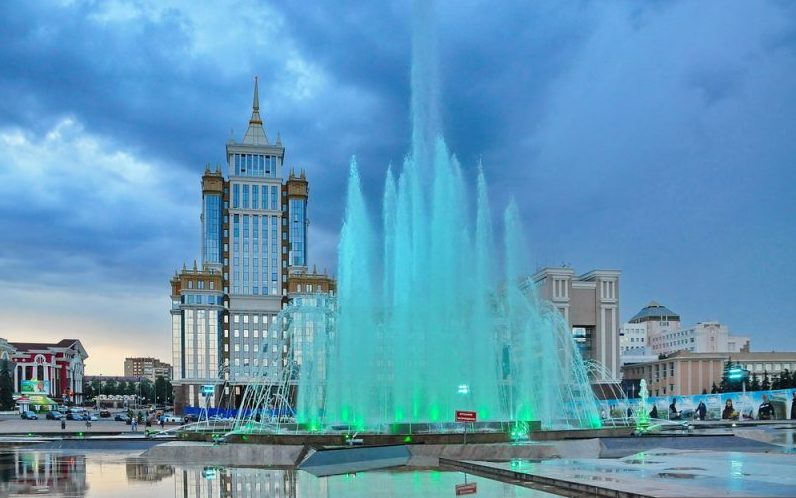 Саранск . Площадь  тысячелетия