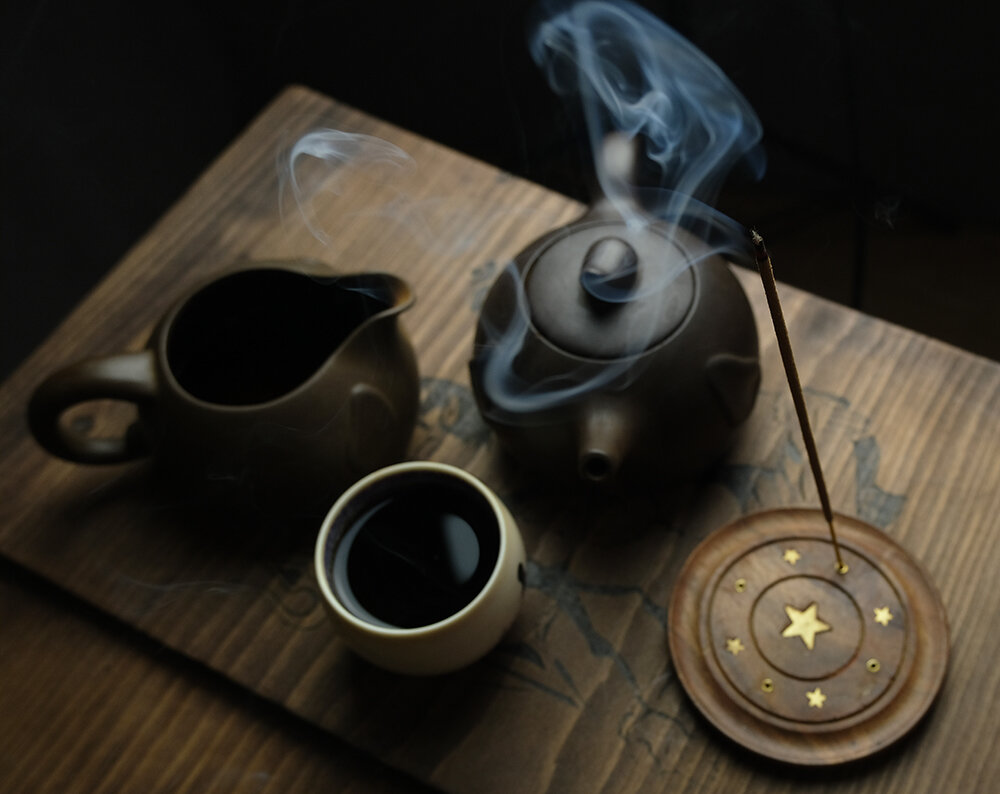 Чай пуэр и благовоние. Фото автора