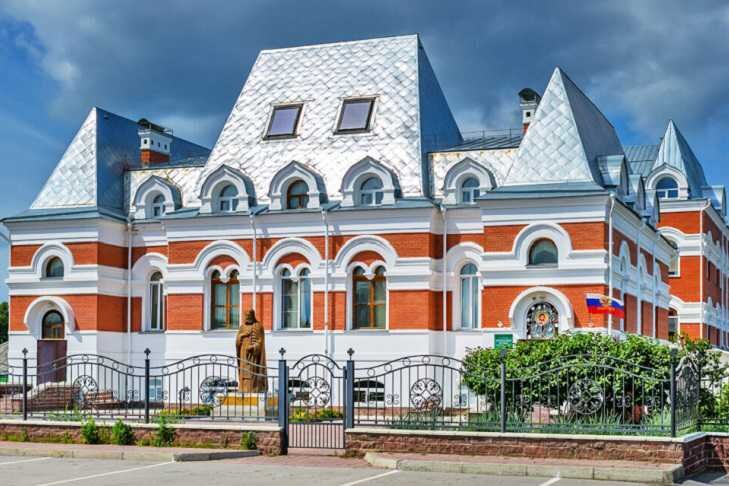    гимназия была создана по благословению митрополита Новосибирского и Бердского Тихона 1 сентября 2009 года. Фото с официального сайта