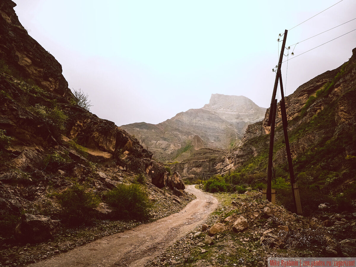 Даже при том, что тысячи туристов бросились исследовать Дагестан, он еще хранит множество мест, способных удивить своей девственной красотой и отсутствием избитых туристических мест.