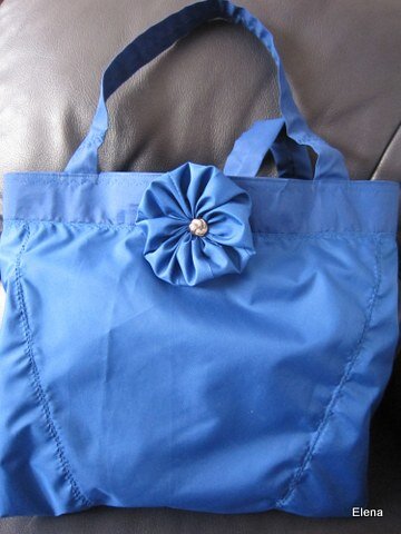 Сама первая моя сумка из сломанного зонта. Фото из архива автора