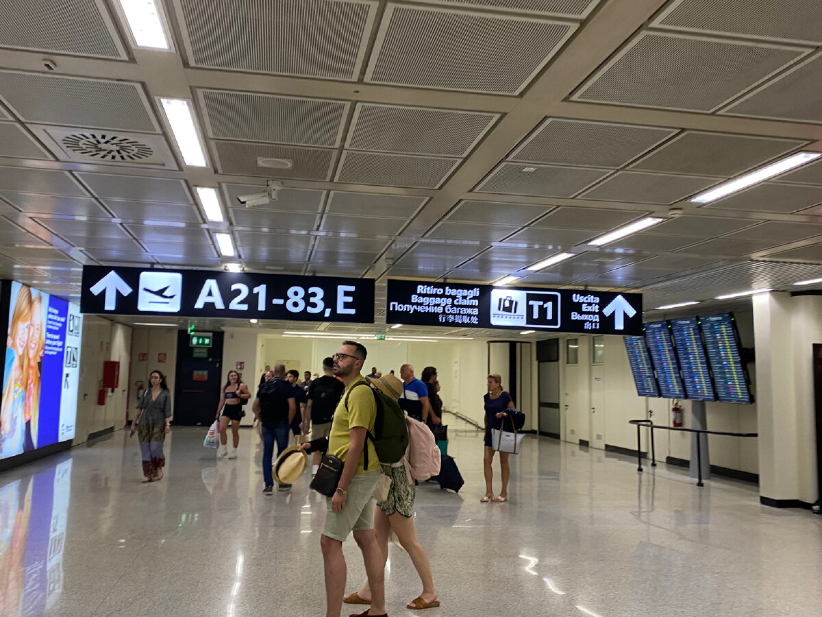 В аэропорту Рима надписи дублированы на русском языке!!! Понимаете, что мы теряем всеми этими событиями??