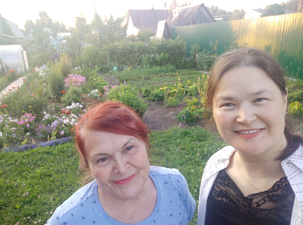 Я и Валентина Леонтьевна на даче в Сургуте