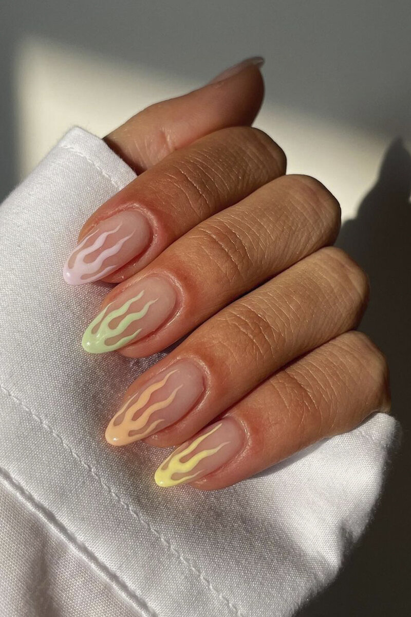     Стильные идеи летнего маникюра на длинные ногти. Фото: @phoebesummernails