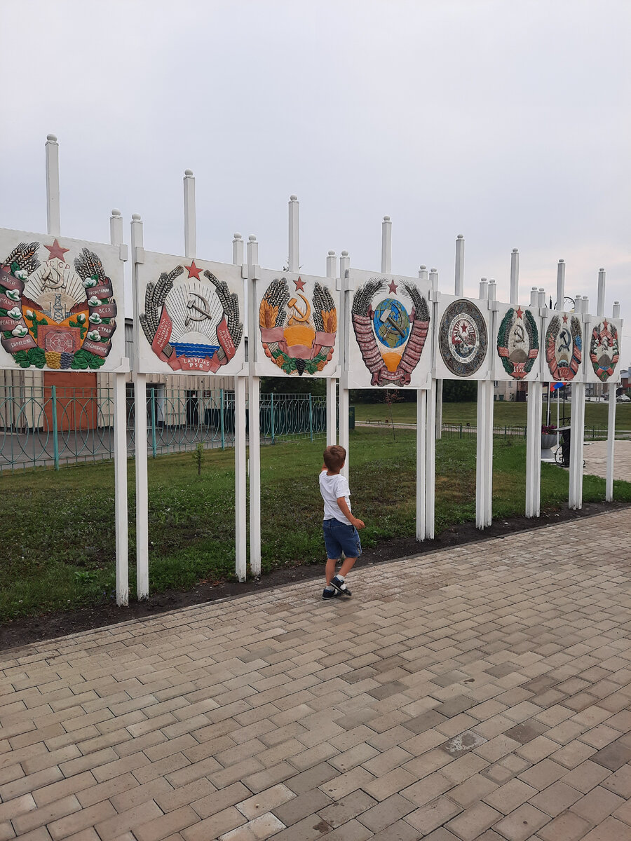 Листайте карусель