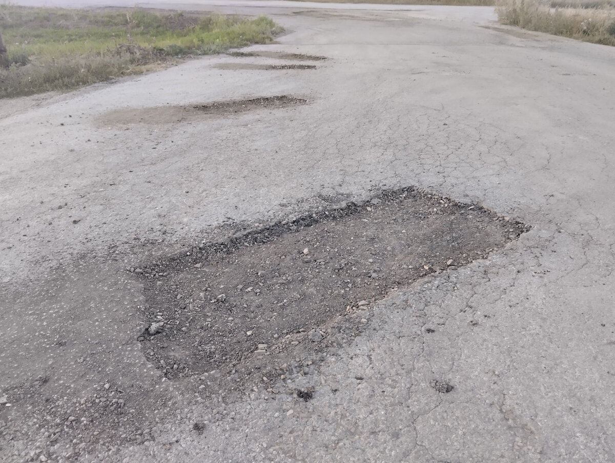 Чётко обрублены края. 