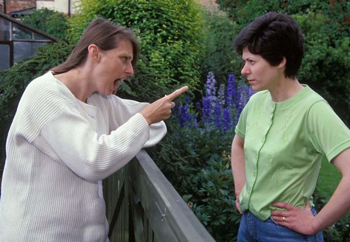 соседка 2004 келли. соседка 2004. соседка указывает. соседка указывает. соседка указывает.