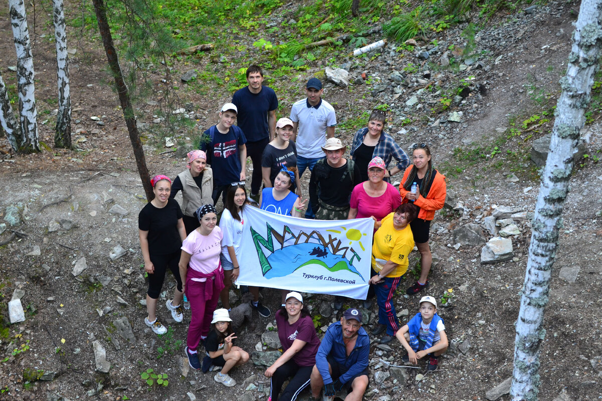 Перед выходом на воду, туристы турклуба Северского трубного завода "Малахит" традиционно делают общий снимок. В этот раз было точно так же. Но никто не мог предположить, чем обернётся нынешний сплав для нескольких из этих отчаянных людей