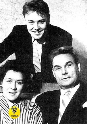 Сергей Столяров с  супругой Ольгой Константиновой и сыном Кириллом Столяровым.