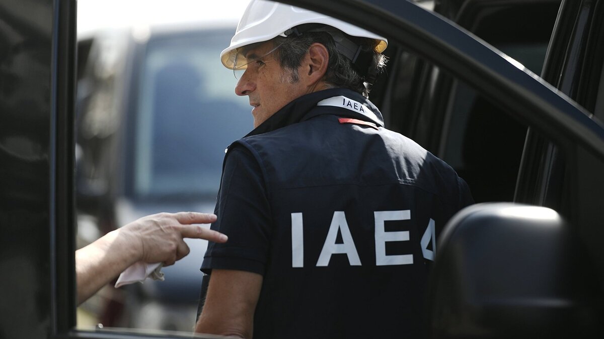    Генеральный директор МАГАТЭ Рафаэль Гросси во главе миссии МАГАТЭ на ЗапорожскойАЭС© РИА Новости . Константин Михальчевский