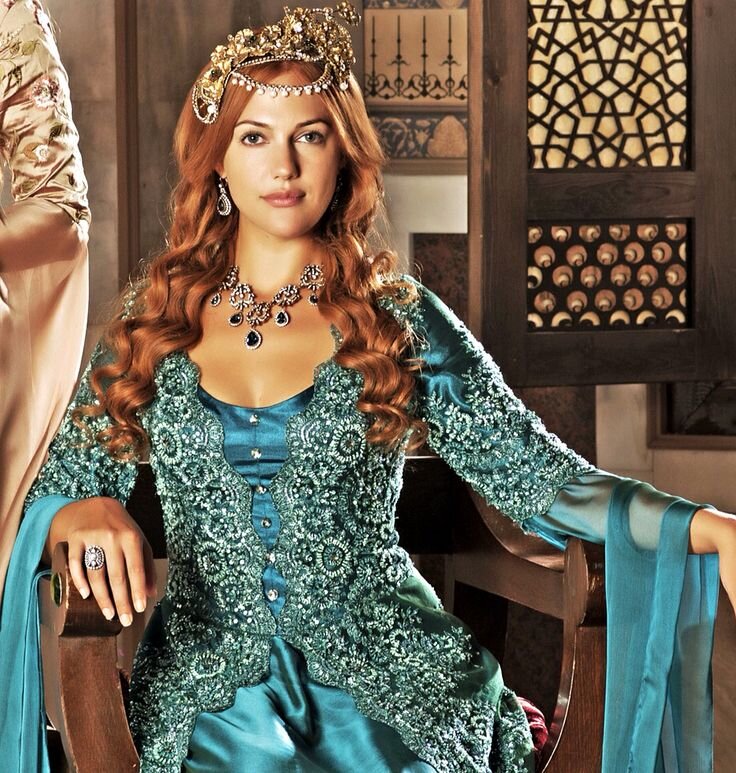 "Корона" надменности  и невежества  делает наше общество разрозненным и неблагополучным