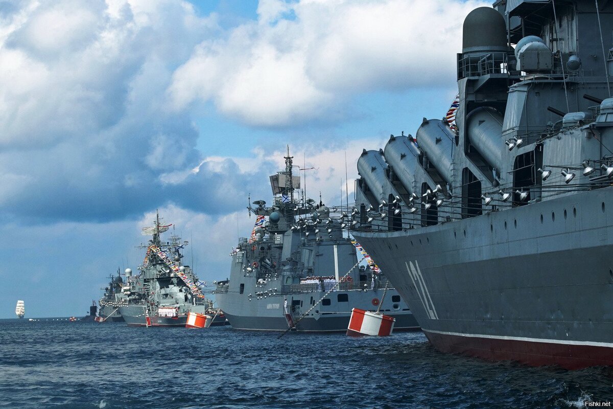 Подготовка к параду на день ВМФ в городе Севастополь