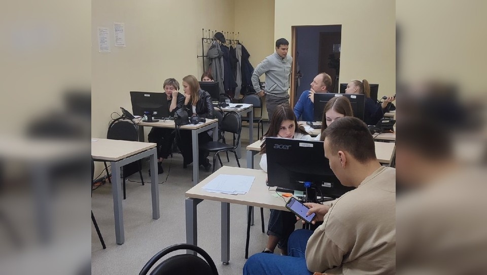     За несколько часов работы операторы call-центра принимают от 20 обращений, каждое из которых тщательно разбирается. Дмитрий Бральнин