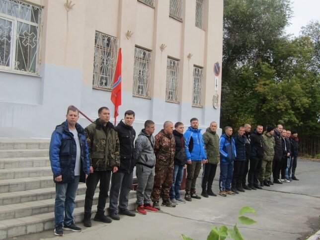    В Новотроицке на оборону освобожденных территорий отправились 16 мужчин Андрей Севостьянов