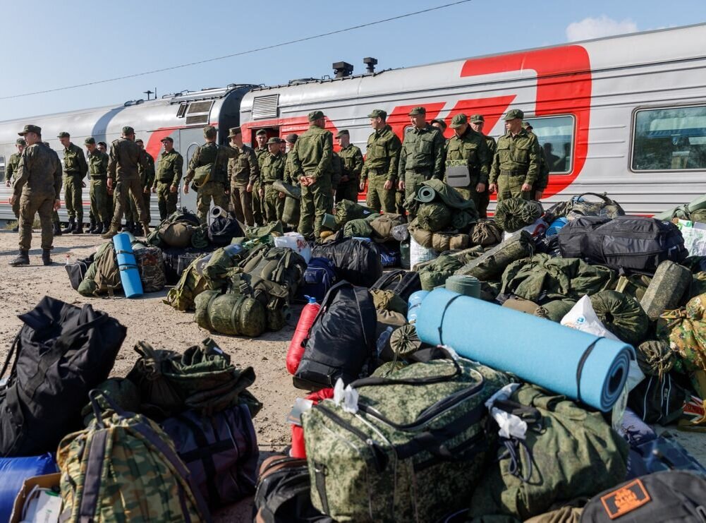  Мобилизованные военнослужащие запаса перед передислокацией. Источник: v1.ru