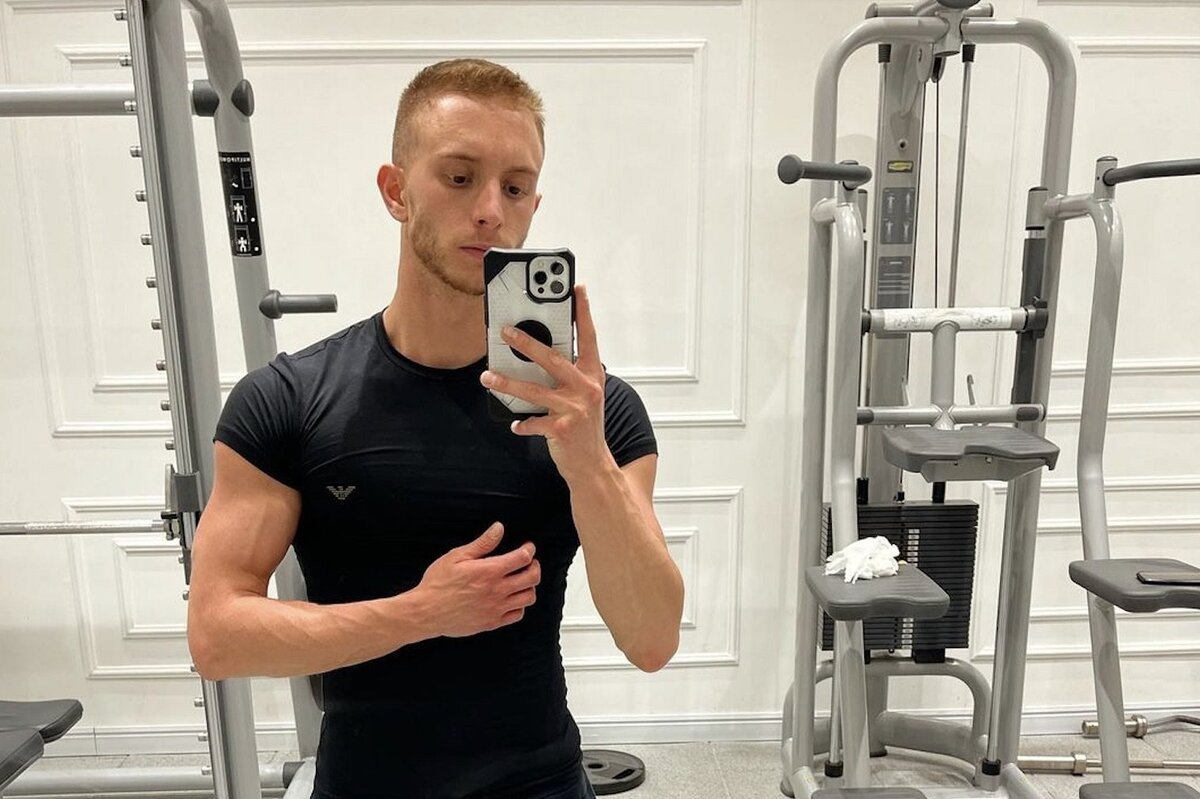     Как поддерживает форму трехкратный чемпион мира и восьмикратный чемпион России по спортивным бальным танцам