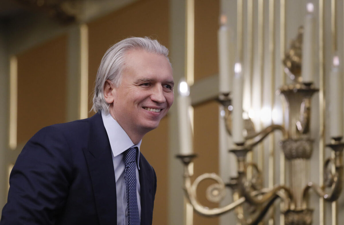 Дюков похож на мистера Бернса из "Симпсонов"