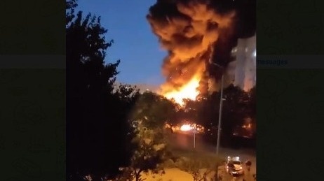     В Краснодарском крае при крушении самолета на жилой дом в Ейске пострадали 13 человек, об этом со ссылкой на собственные источники сообщил Telegram-канал «Baza».