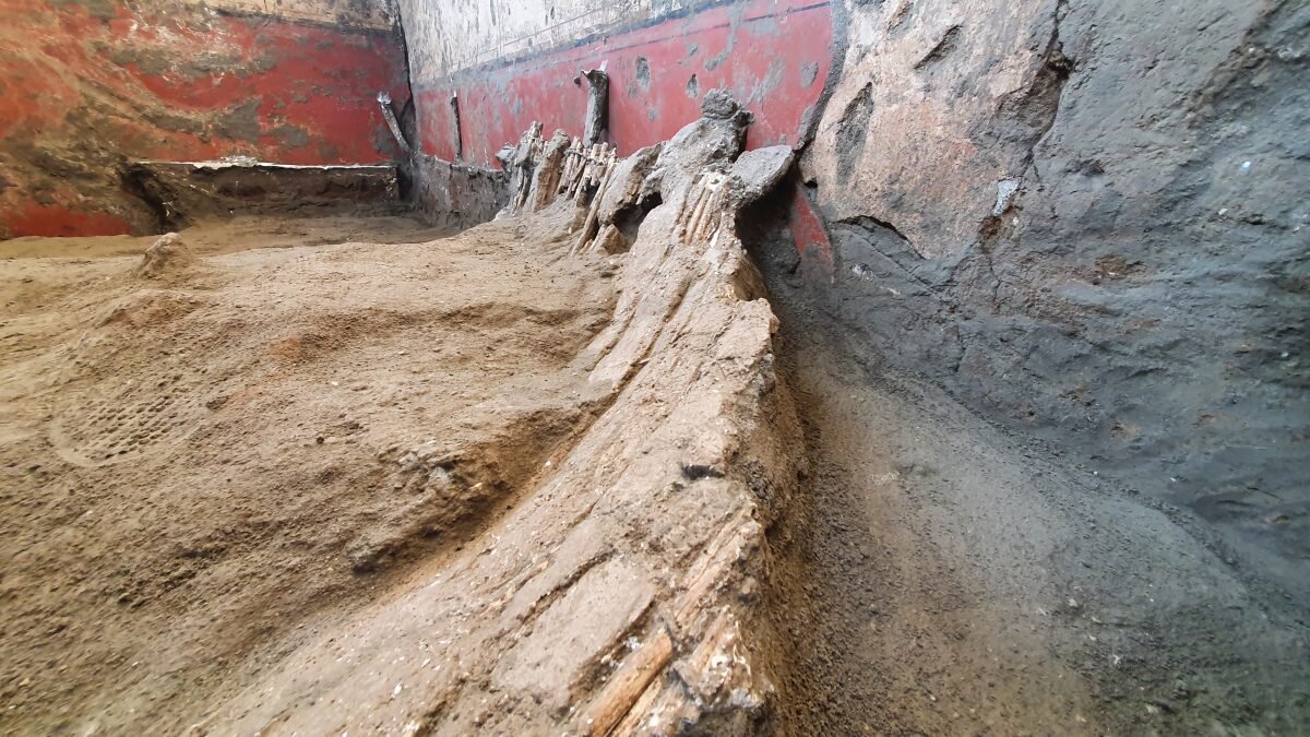 Гипсовая отливка обрушившейся части потолка / Parco archeologico di Pompei 