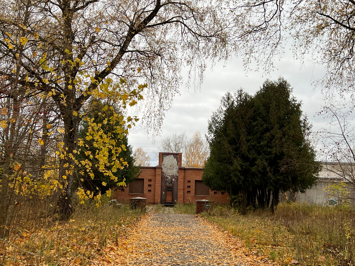 Мемориал «Кладбище старых большевиков». Фото автора. Листайте галерею, чтобы увидеть больше