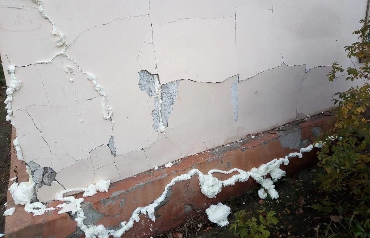    На доме потрескалась штукатурка Анастасия Красушкина
