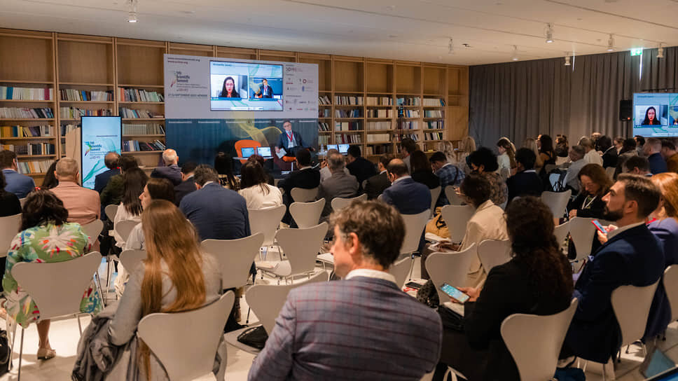 Фото: SCOHRE📷Часть спикеров участвовала в работе саммита виртуально, а число наблюдавших за ходом саммита в интернете было в много раз больше числа присутствующих в зале