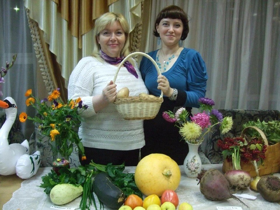     У белорусов по осени на столах пестрят знакомые каждому томаты и огурцы, кабачки и тыквы – встречать богатый урожай нужно вместе. Фото: личный архив героини публикации