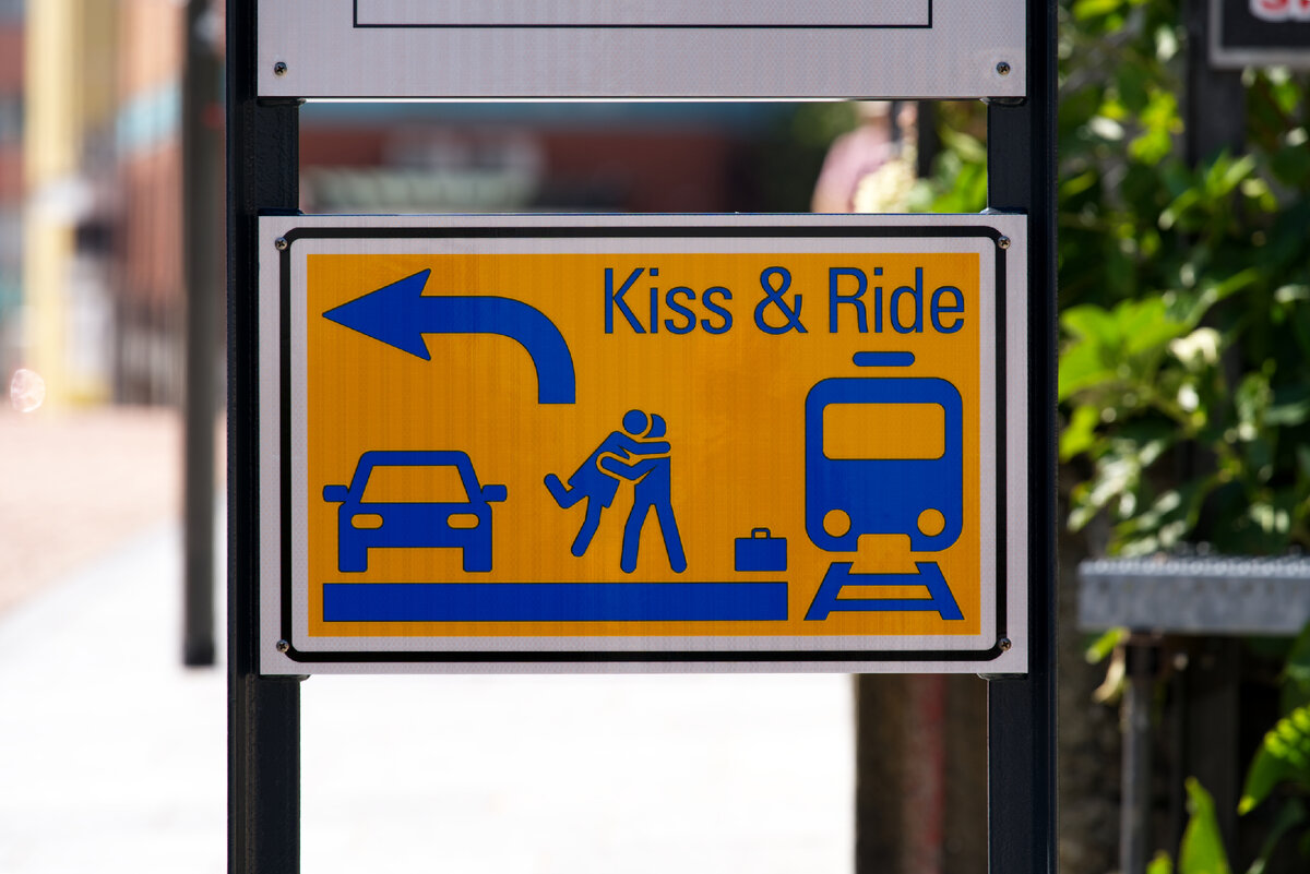 Вариация Kiss & Ride в городе Беллинцона, Швейцария (фото: Shutterstock)