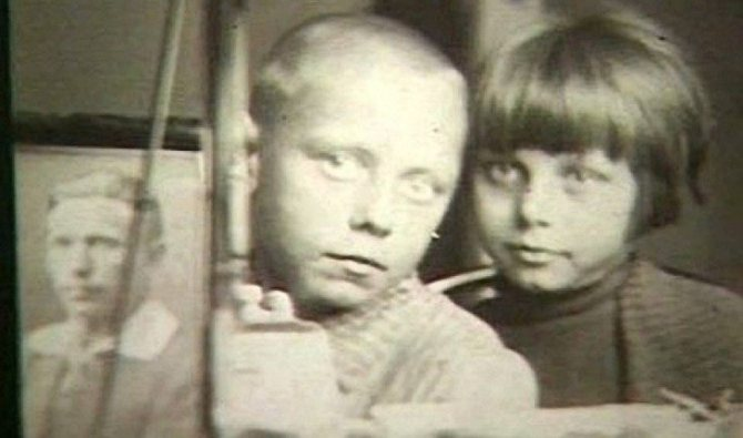 Толик  Папанов и его сестра Нина